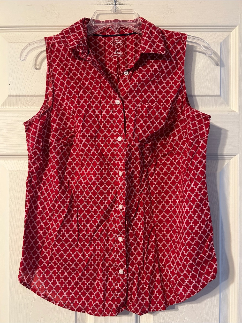 St. John's Bay Red Geometric Sleeveless Button-Down Shirt Medium